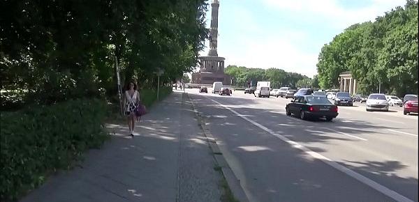 BERLINER TEEN WIRD VON 2 FREMDEN AUF DER STRASSE GEFICKT - GERMAN OUTDOOR